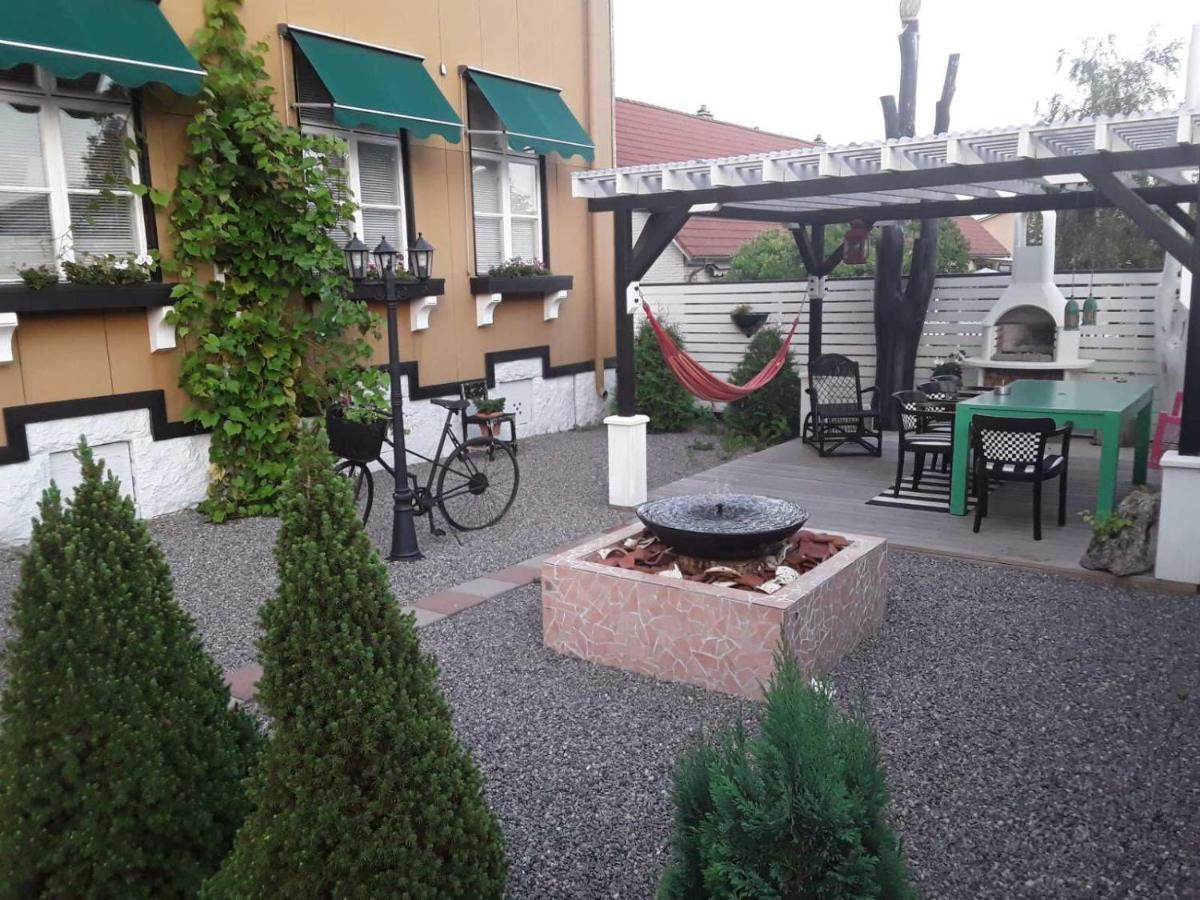 Mysig Takvaning Med Balkong Ескилстуна Екстериор снимка